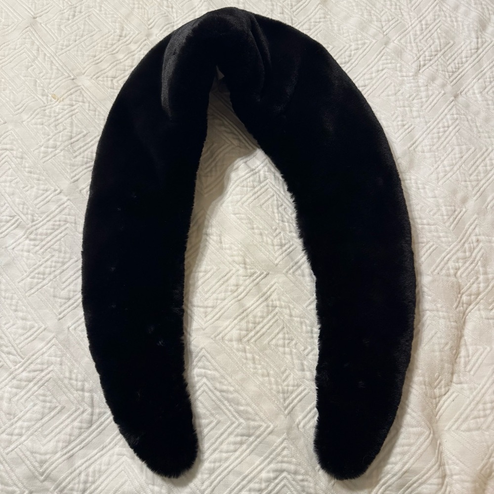 Aritzia faux fur scarf